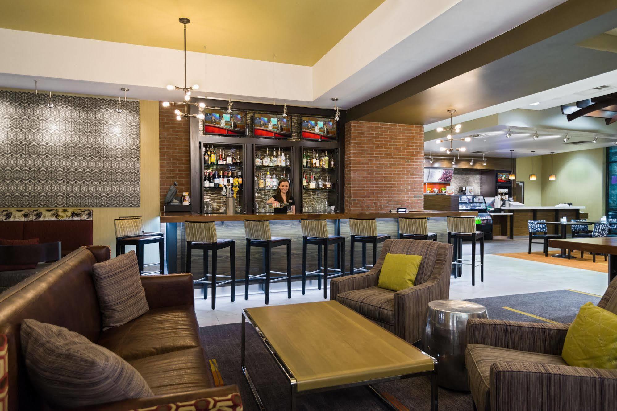 Courtyard By Marriott Little Rock Downtown Exterior foto